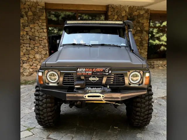 Nissan Patrol 1996, сив