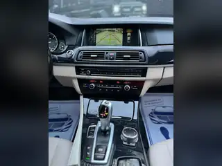 BMW 520 2016, тъмносин металик, снимка 8 от 12
