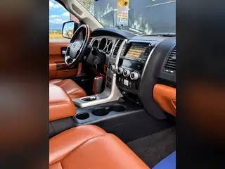 Toyota Sequoia 2012, черен, снимка 12 от 16