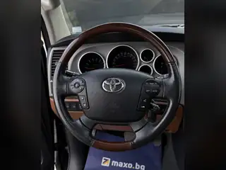 Toyota Sequoia 2012, черен, снимка 13 от 16